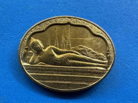 Wealth amulet B.E.2530 Phra Pang Sai Yan or sleeping buddha brass coin in beautiful condition by Wat Chetuphon (SOM677)