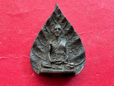 Wealth amulet B.E.2537 LP Jao Khun Nor Nawaloha coin in Bodhi leaf shape (MON1128)