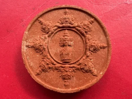 Wealth amulet B.E.2541 Jatukham holy powder amulet in red color by AJ Khun Pun – Bau Sue Heng batch (GOD509)