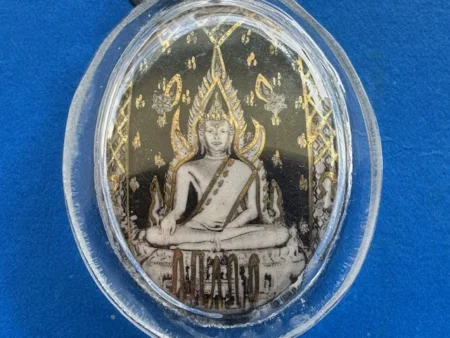 Wealth amulet B.E.2515 Phra Phuttha Chinnarat locket with black background – Emperor Batch (SOM698)