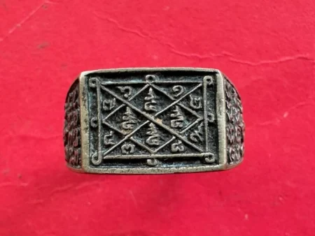 Protect amulet B.E.2538 Wean Trini Singhae Yant or magical ring in alpaca material by LP Poon (TAK235)