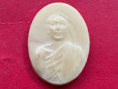 Rare amulet B.E.2495 LP Ophasi plastic amulet in white color with beautiful condition – First Batch (MON1152)